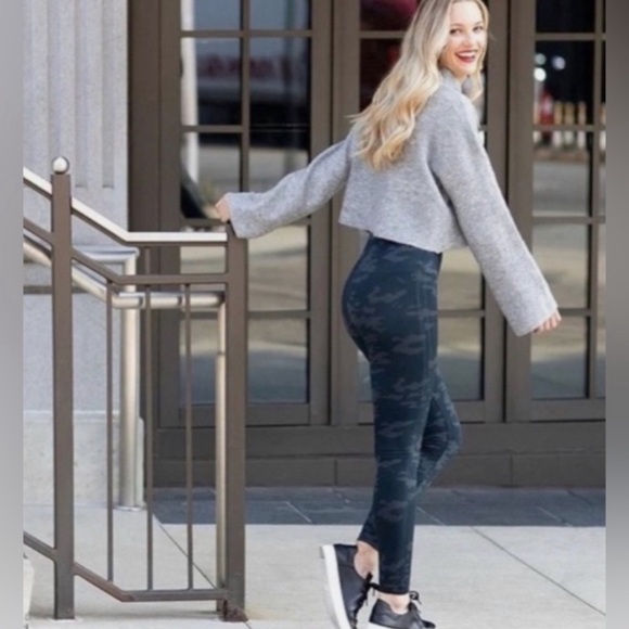 Spanx Camo Leggings Look At Me Now LAMN Size Large - Picture 2 of 7